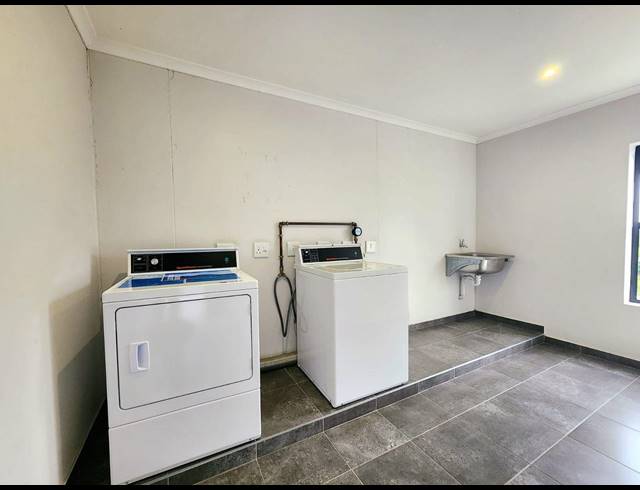 2 BEDROOM APARTMENT TO LET IN BURGUNDY ESTATE